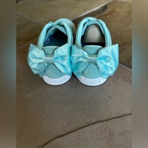Puma Baby Blue Sneakers with Bow Ties on Back Size 8 New without Tags, NOT WORN